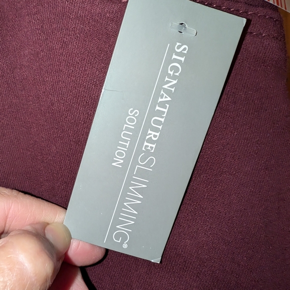 Signature slimming by cj banks, 18W tall - Picture 3 of 11